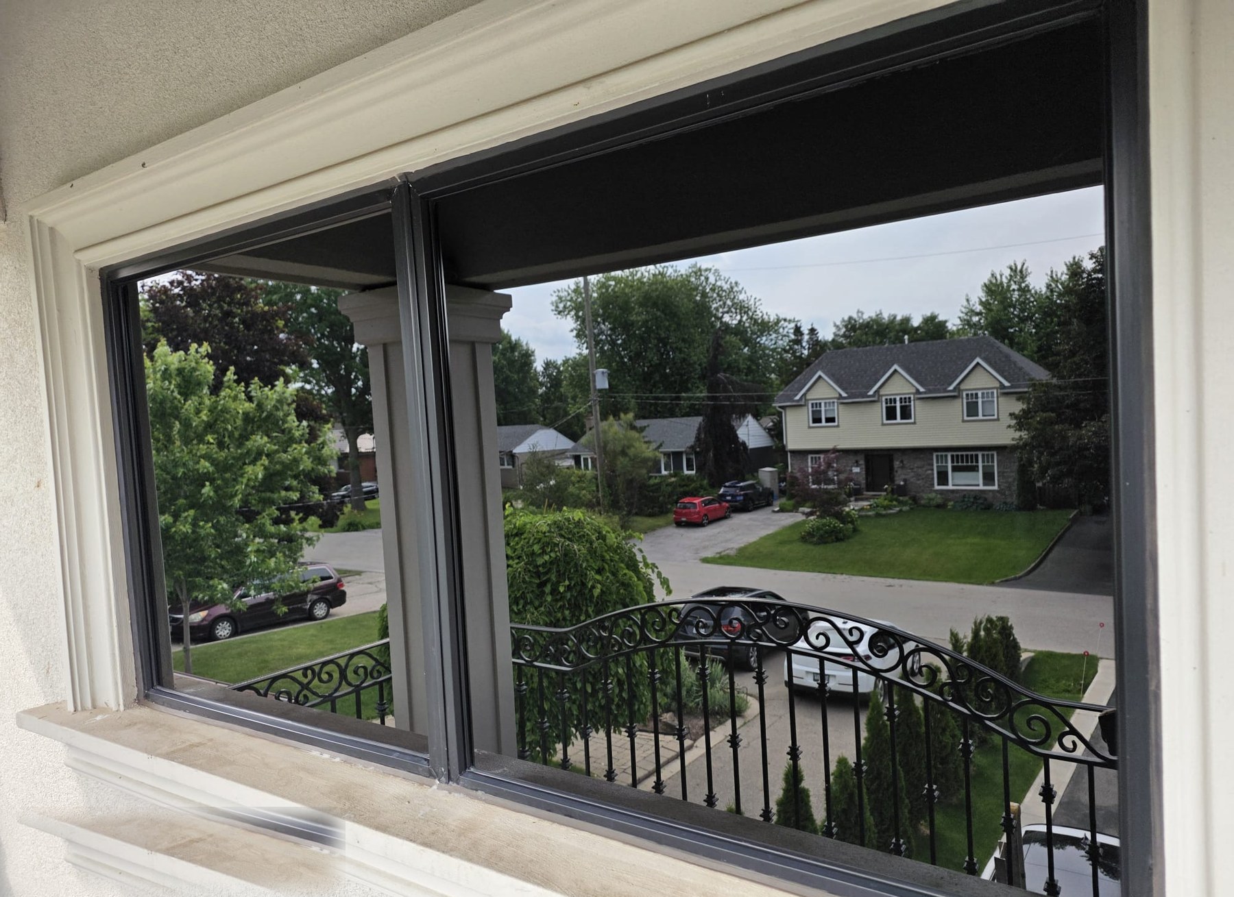 After: same style residential window, glass clean.